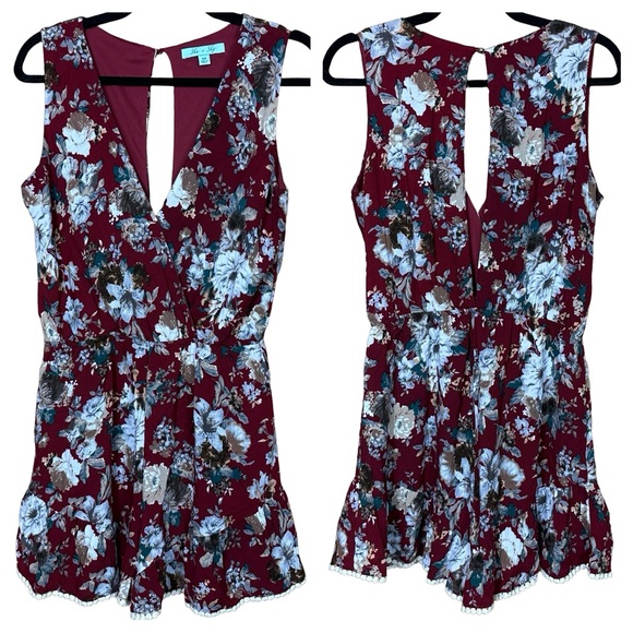 She + Sky Pants - She + Sky Red Floral Sleeveless Cutout Back Crochet Hem Summer Romper Playsuit M